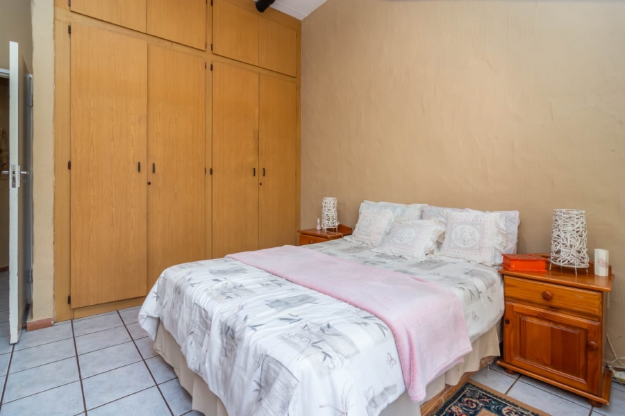 2 Bedroom Property for Sale in Roodekrans Gauteng