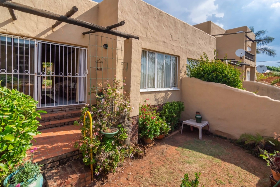 2 Bedroom Property for Sale in Roodekrans Gauteng
