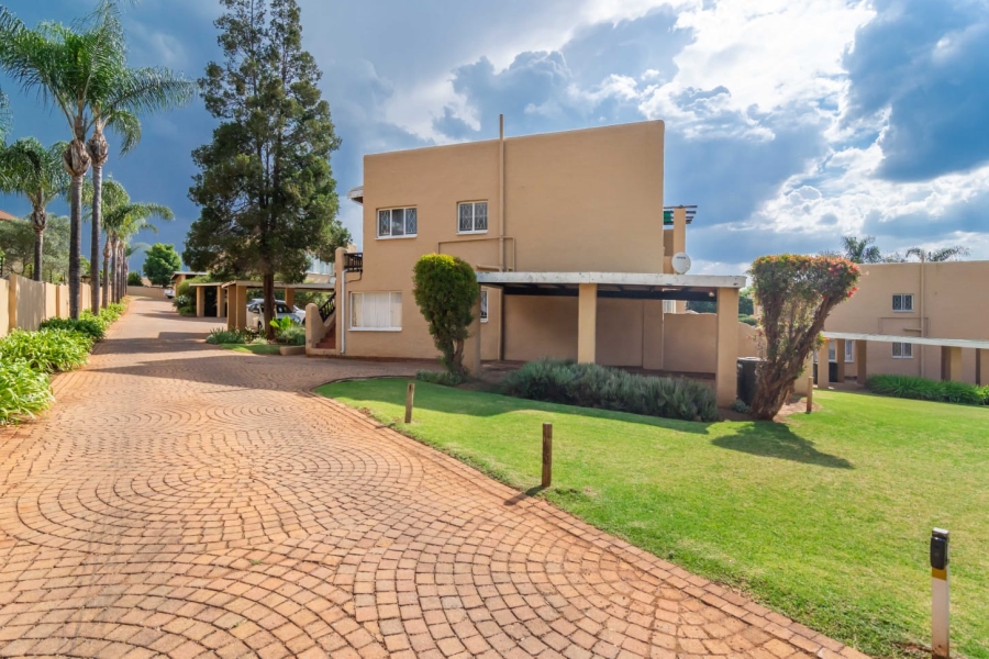 2 Bedroom Property for Sale in Roodekrans Gauteng