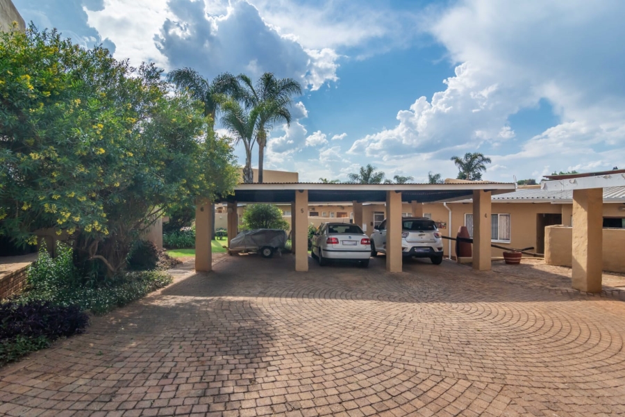 2 Bedroom Property for Sale in Roodekrans Gauteng