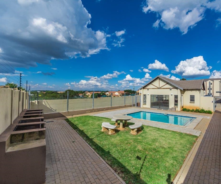 To Let 2 Bedroom Property for Rent in Ruimsig Gauteng