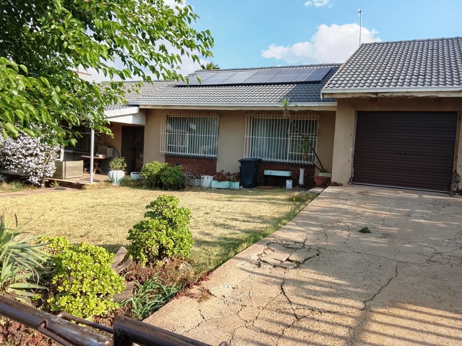 3 Bedroom Property for Sale in Tulisa Park Gauteng