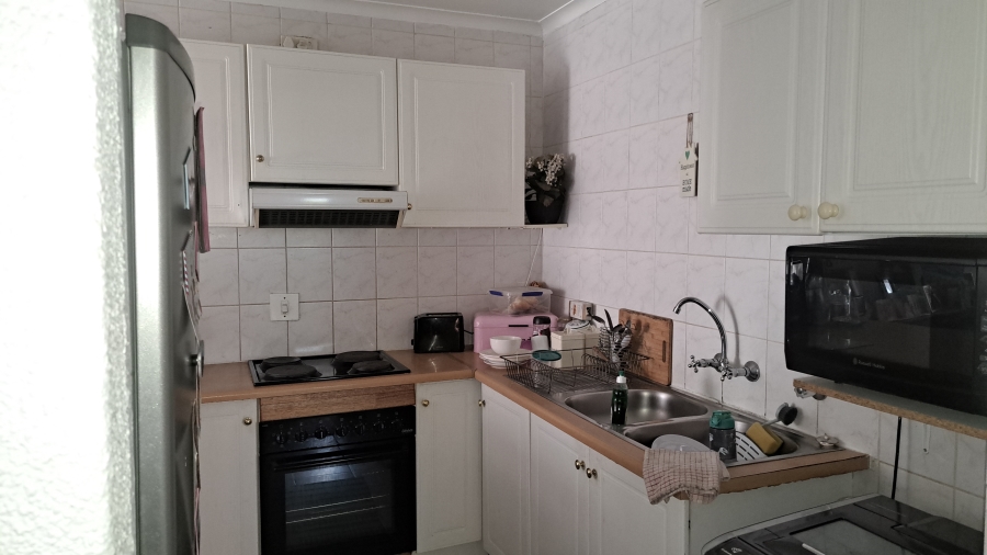 To Let 3 Bedroom Property for Rent in Bromhof Gauteng