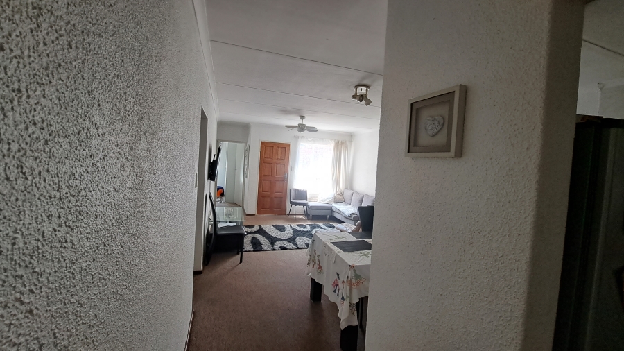 To Let 3 Bedroom Property for Rent in Bromhof Gauteng