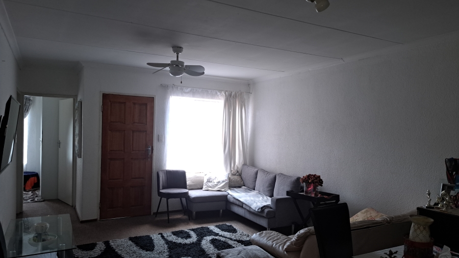 To Let 3 Bedroom Property for Rent in Bromhof Gauteng