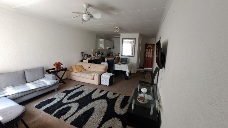 To Let 3 Bedroom Property for Rent in Bromhof Gauteng