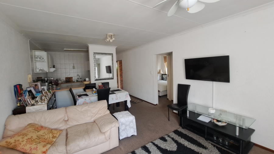 To Let 3 Bedroom Property for Rent in Bromhof Gauteng