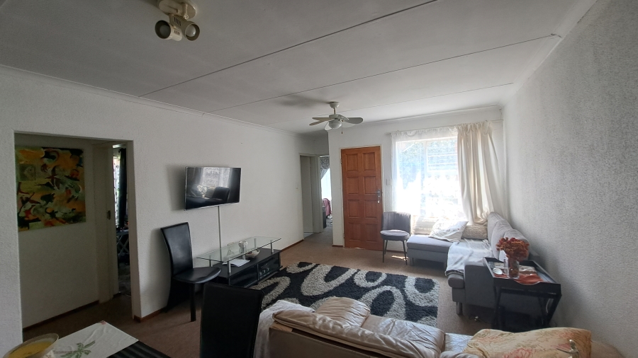 To Let 3 Bedroom Property for Rent in Bromhof Gauteng