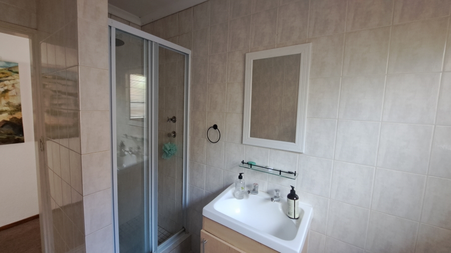 To Let 3 Bedroom Property for Rent in Bromhof Gauteng