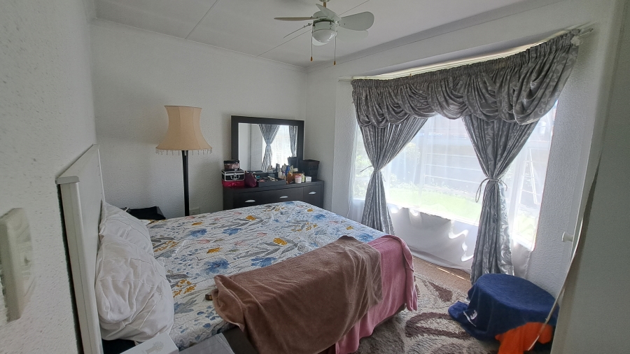 To Let 3 Bedroom Property for Rent in Bromhof Gauteng