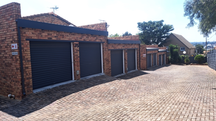 To Let 3 Bedroom Property for Rent in Bromhof Gauteng