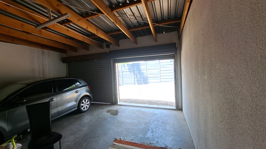 To Let 3 Bedroom Property for Rent in Bromhof Gauteng