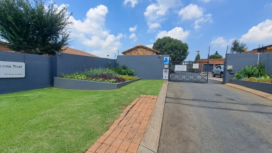 To Let 3 Bedroom Property for Rent in Bromhof Gauteng
