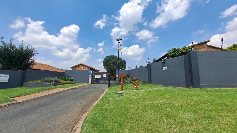 To Let 3 Bedroom Property for Rent in Bromhof Gauteng