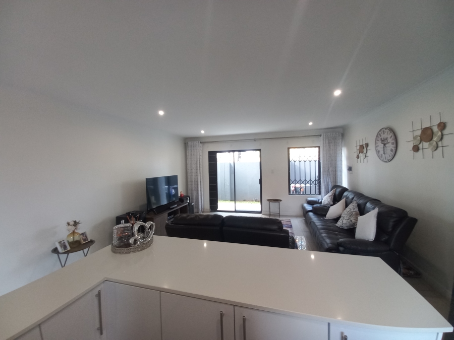 2 Bedroom Property for Sale in Illiondale Gauteng