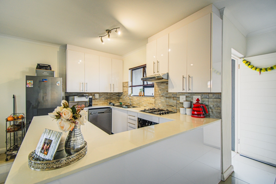 2 Bedroom Property for Sale in Illiondale Gauteng