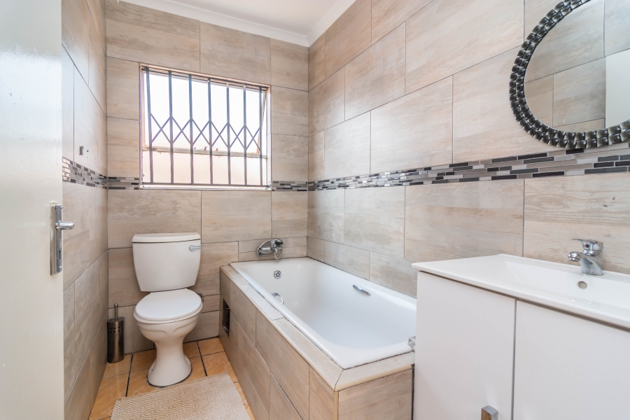 3 Bedroom Property for Sale in Fleurhof Gauteng