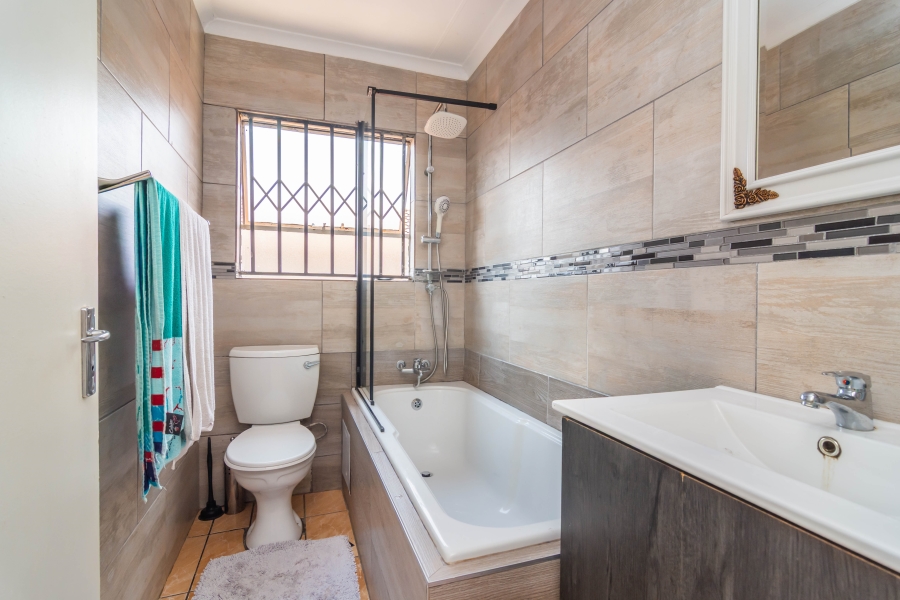 3 Bedroom Property for Sale in Fleurhof Gauteng