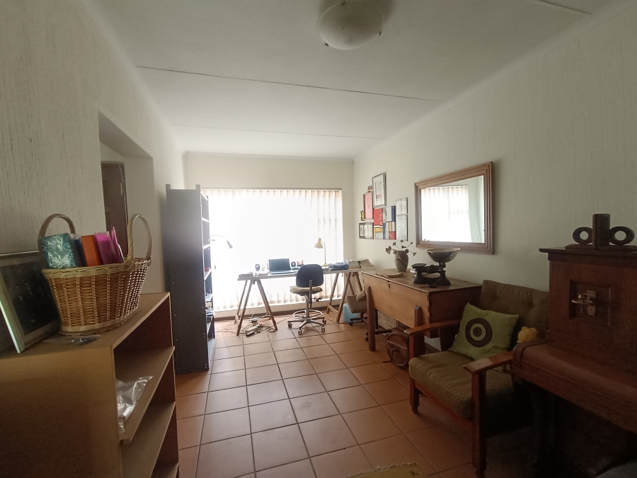 5 Bedroom Property for Sale in Rooihuiskraal Gauteng