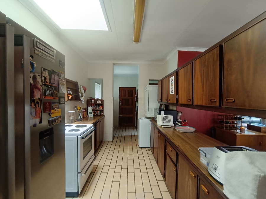 5 Bedroom Property for Sale in Rooihuiskraal Gauteng