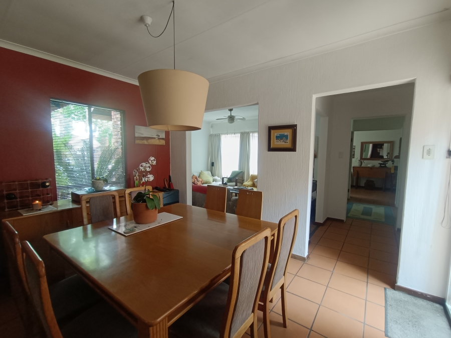 5 Bedroom Property for Sale in Rooihuiskraal Gauteng