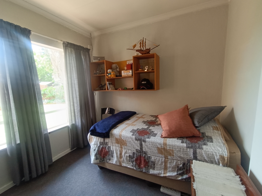 5 Bedroom Property for Sale in Rooihuiskraal Gauteng