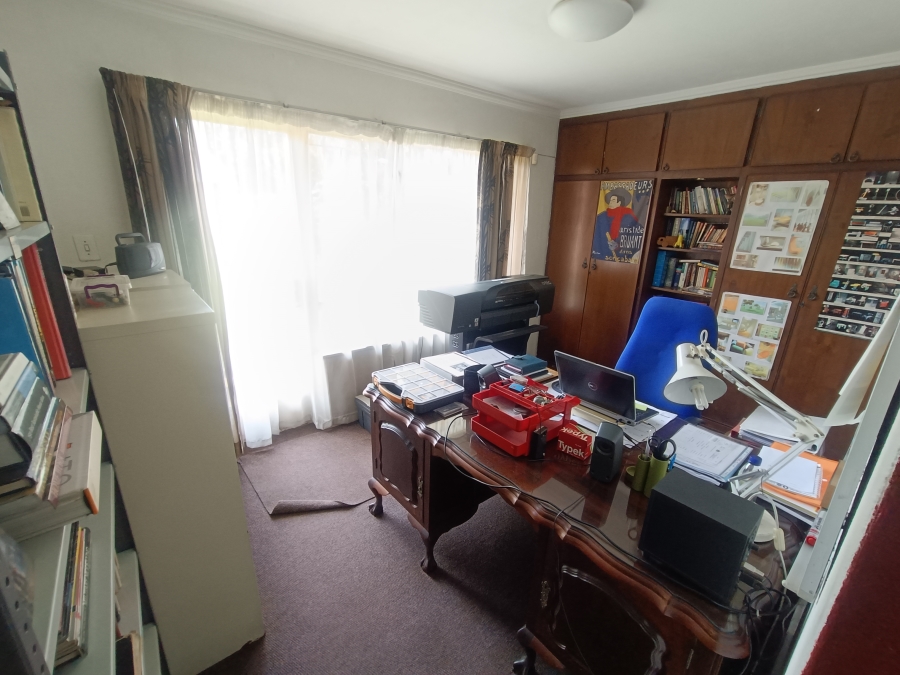 5 Bedroom Property for Sale in Rooihuiskraal Gauteng