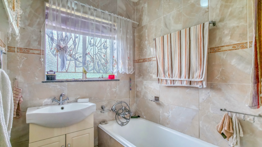 2 Bedroom Property for Sale in Witpoortjie Gauteng