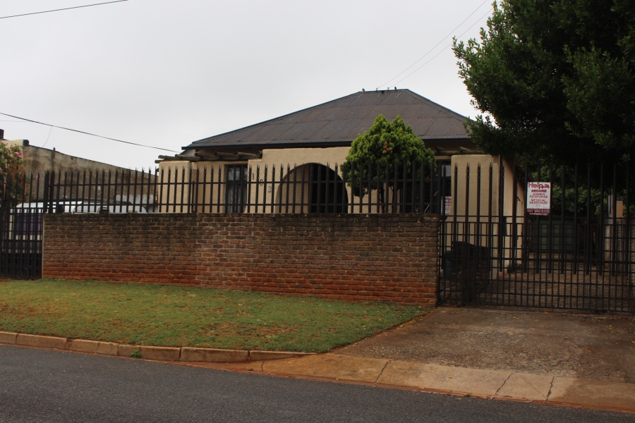 4 Bedroom Property for Sale in Roodepoort North Gauteng