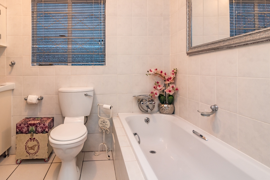 4 Bedroom Property for Sale in Noordheuwel Gauteng