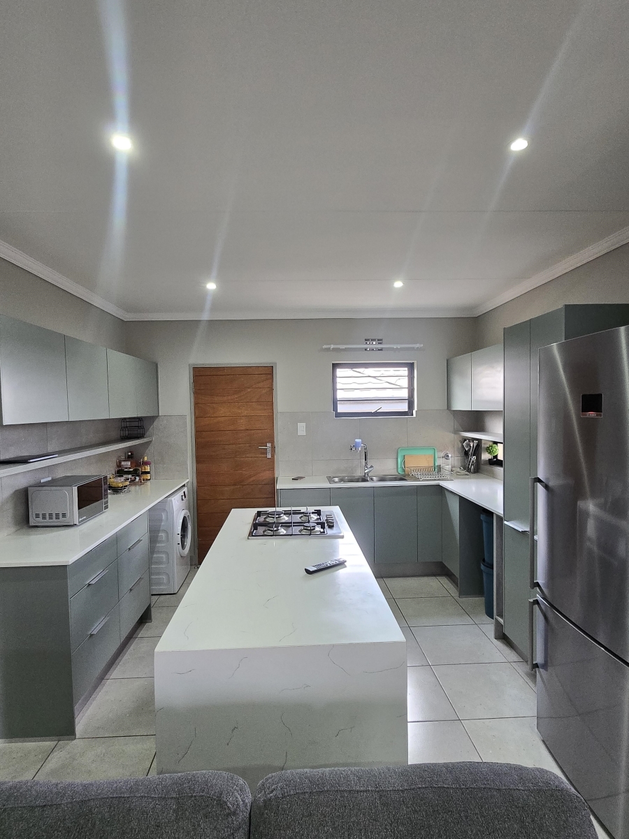 To Let 3 Bedroom Property for Rent in Lion Pride Gauteng