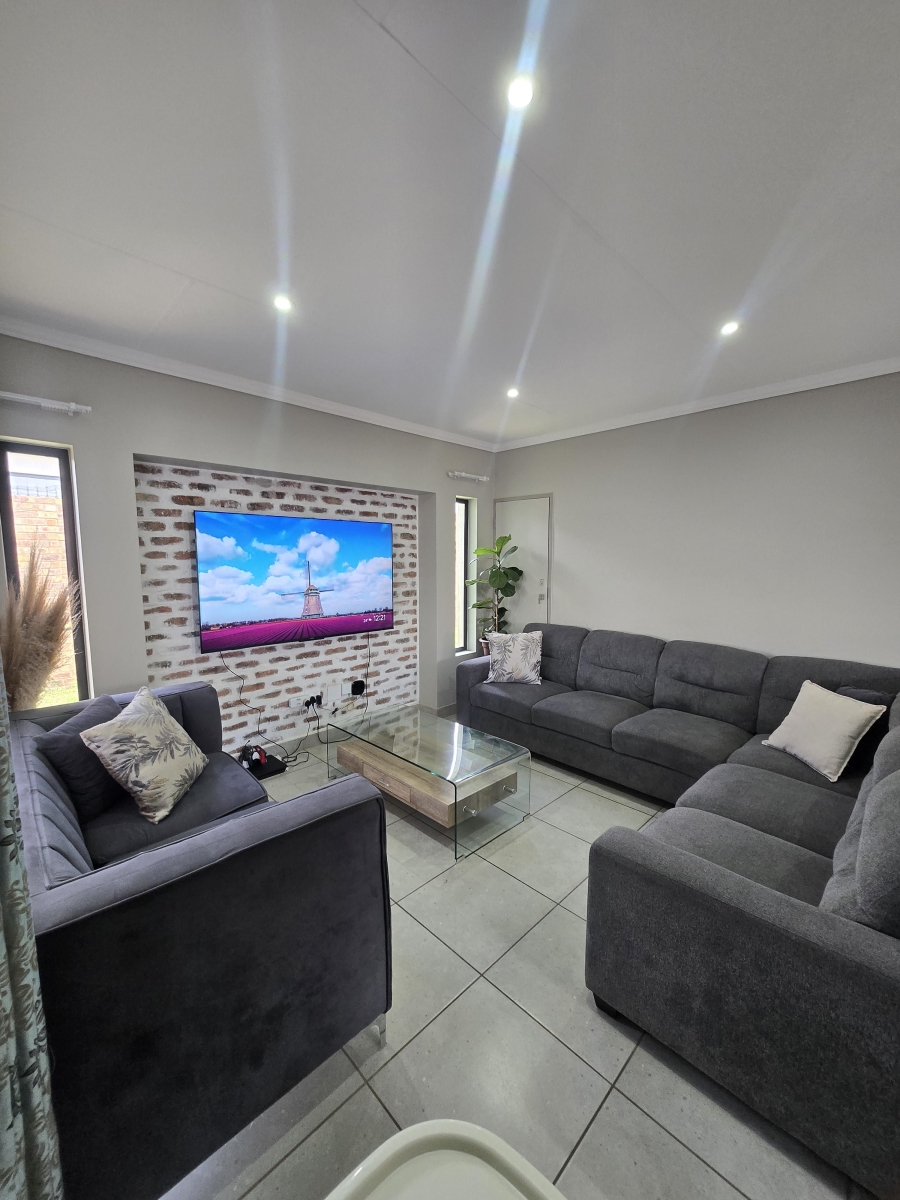 To Let 3 Bedroom Property for Rent in Lion Pride Gauteng