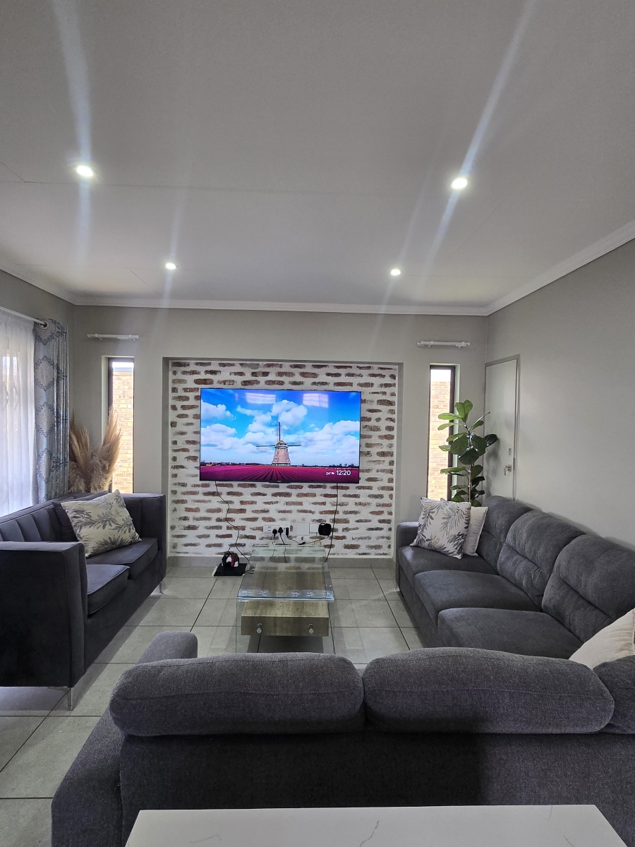 To Let 3 Bedroom Property for Rent in Lion Pride Gauteng