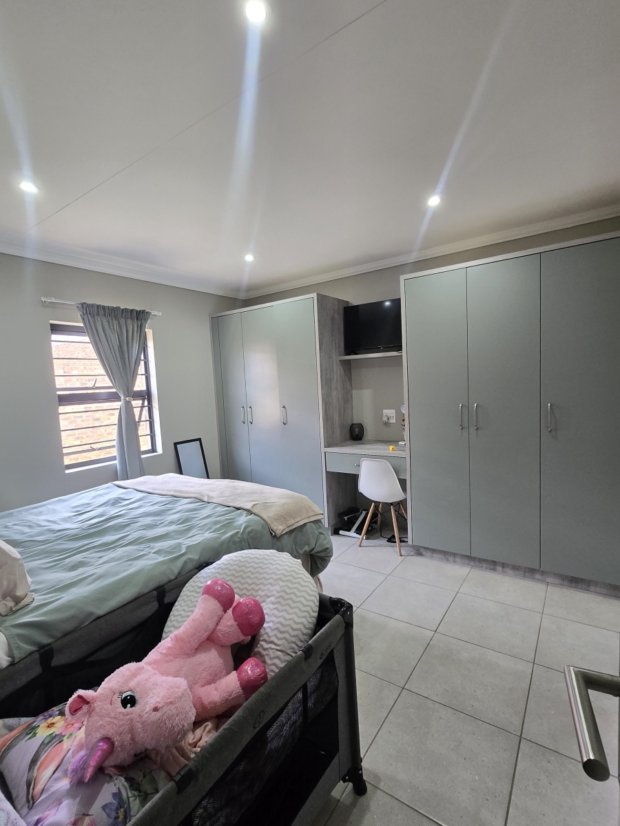 To Let 3 Bedroom Property for Rent in Lion Pride Gauteng