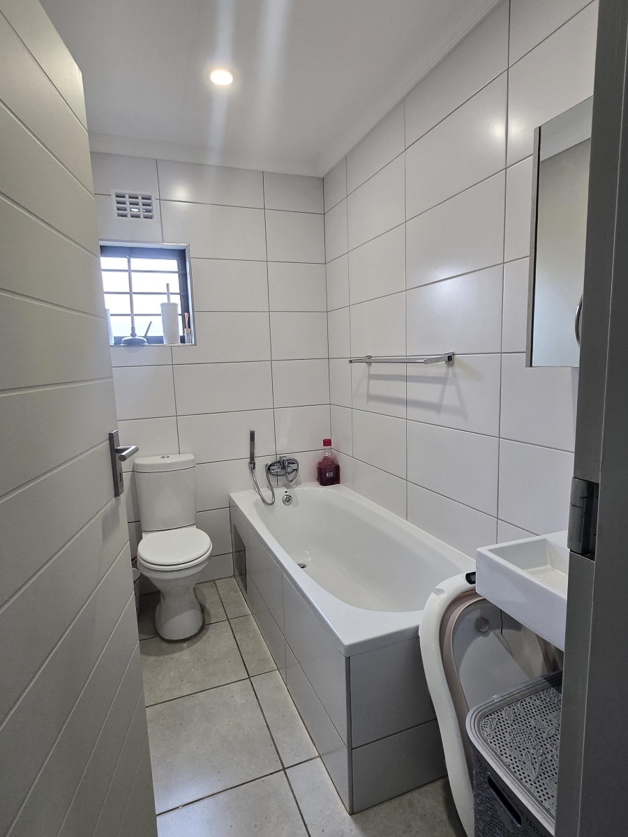 To Let 3 Bedroom Property for Rent in Lion Pride Gauteng