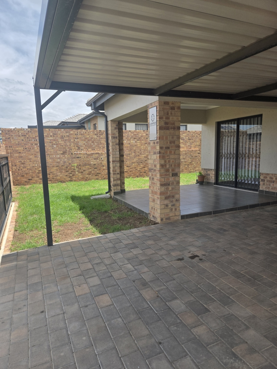 To Let 3 Bedroom Property for Rent in Lion Pride Gauteng