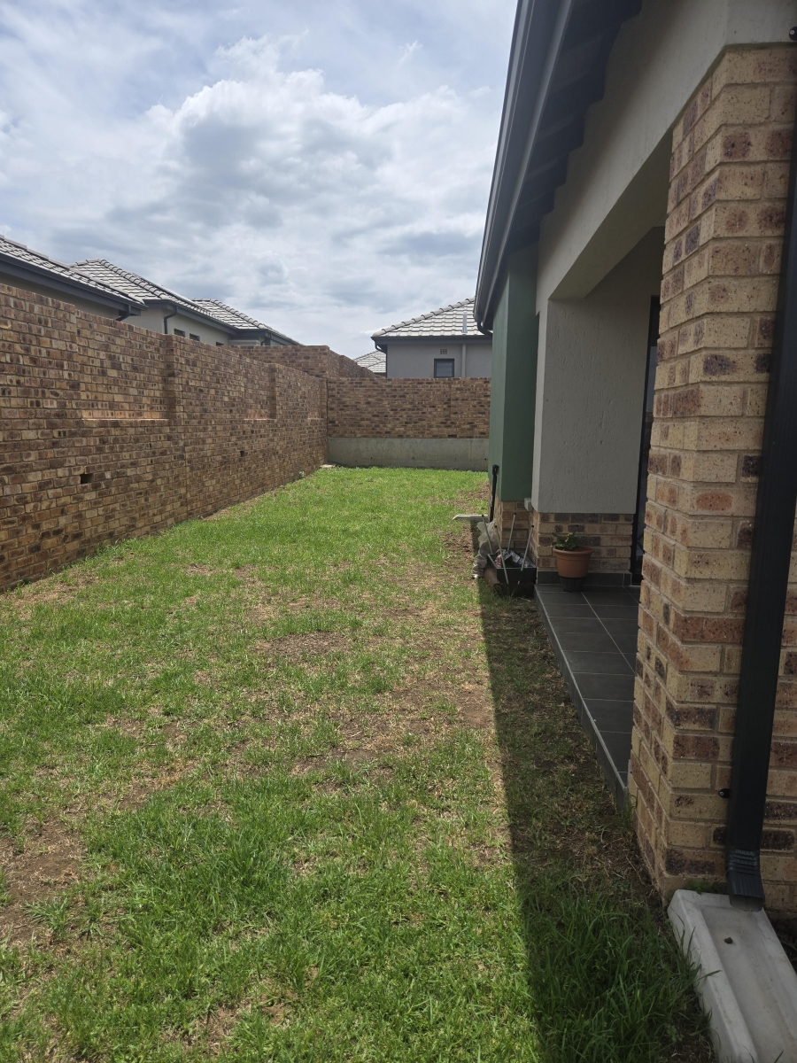 To Let 3 Bedroom Property for Rent in Lion Pride Gauteng