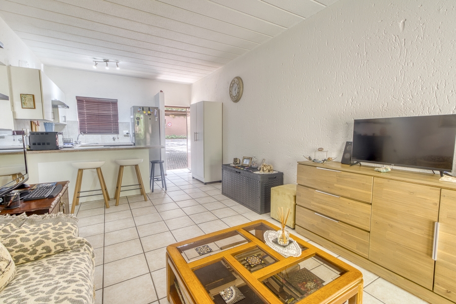 1 Bedroom Property for Sale in Magaliessig Gauteng