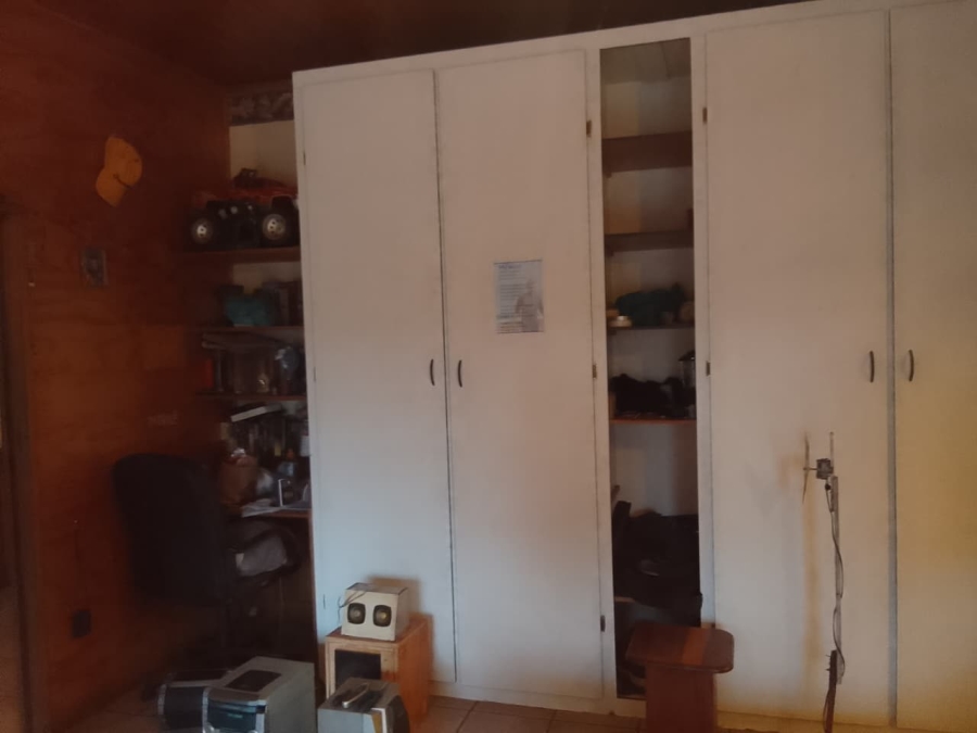 5 Bedroom Property for Sale in Flora Gardens Gauteng