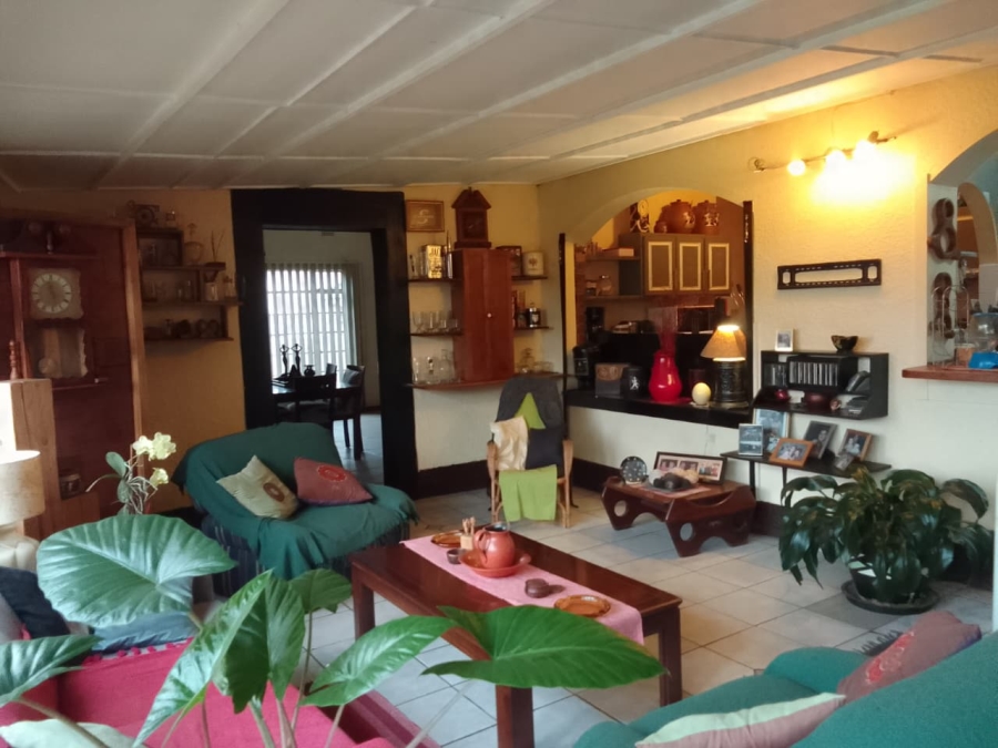 5 Bedroom Property for Sale in Flora Gardens Gauteng