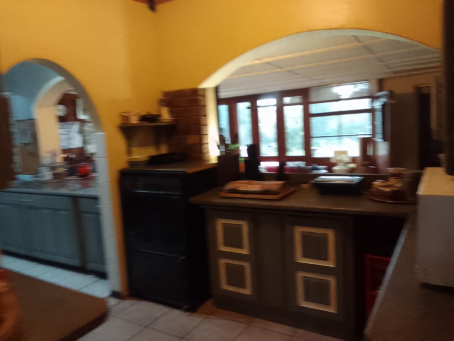 5 Bedroom Property for Sale in Flora Gardens Gauteng