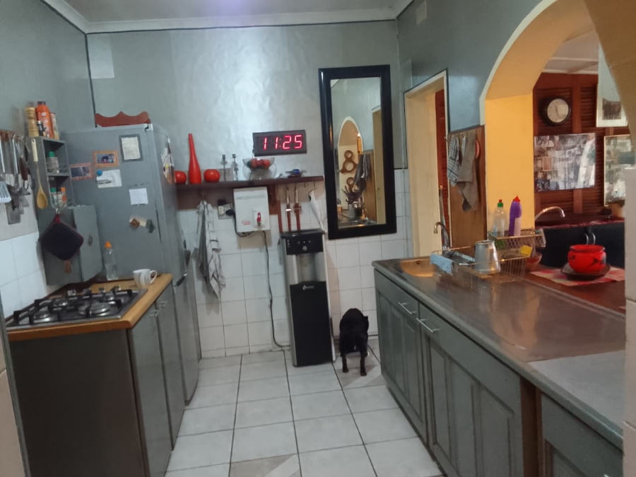 5 Bedroom Property for Sale in Flora Gardens Gauteng