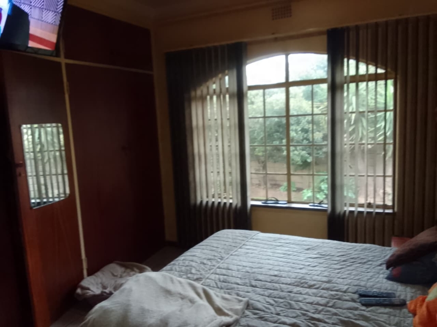 5 Bedroom Property for Sale in Flora Gardens Gauteng