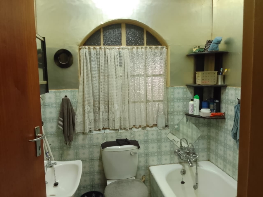 5 Bedroom Property for Sale in Flora Gardens Gauteng