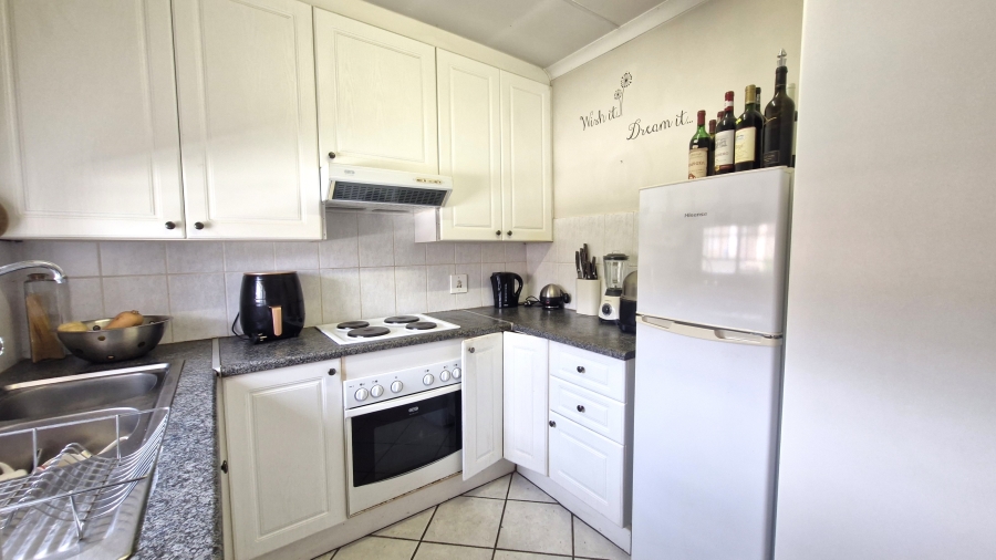 2 Bedroom Property for Sale in Rooihuiskraal North Gauteng