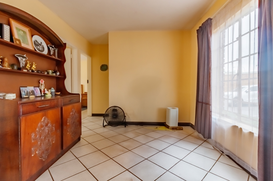 2 Bedroom Property for Sale in Rooihuiskraal North Gauteng