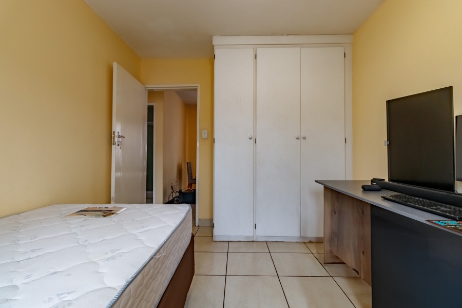 2 Bedroom Property for Sale in Rooihuiskraal North Gauteng