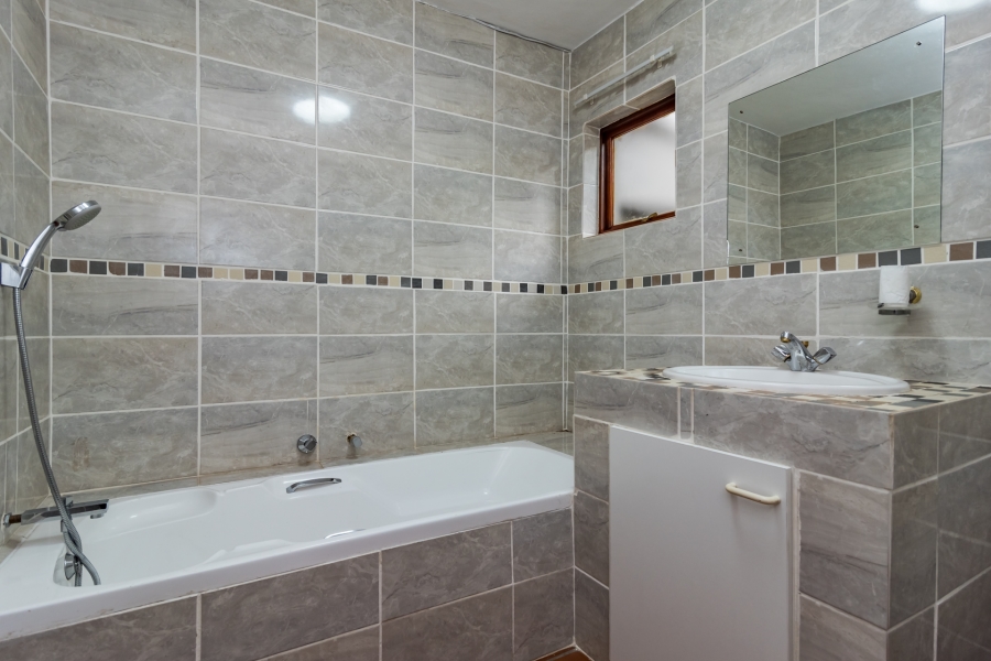 3 Bedroom Property for Sale in Magaliessig Gauteng