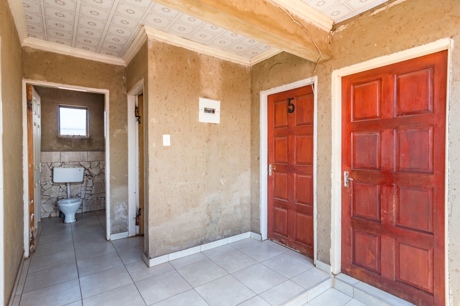 1 Bedroom Property for Sale in Mohlakeng Gauteng