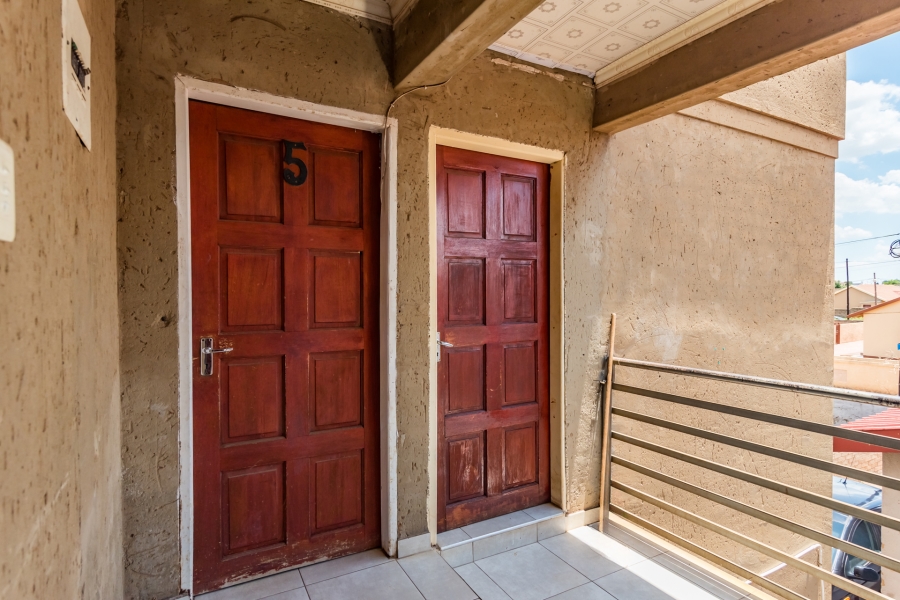 1 Bedroom Property for Sale in Mohlakeng Gauteng